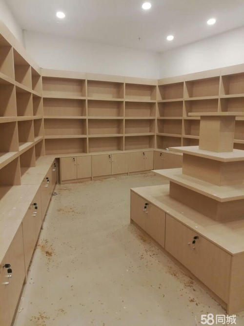 百货商场的木货架 实用与美学的融合